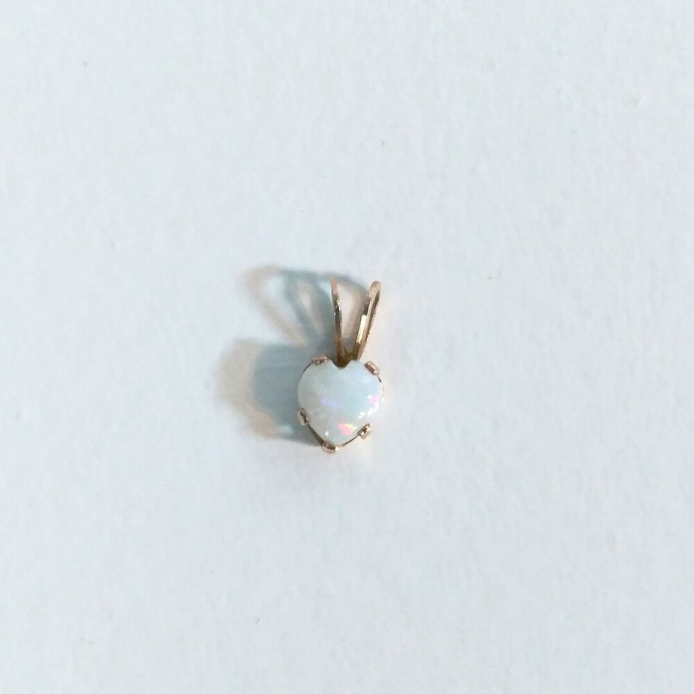 10K Yellow Gold Opal Gemstone Heart Shaped Mini Pendant Jewelry Necklace Stamped
